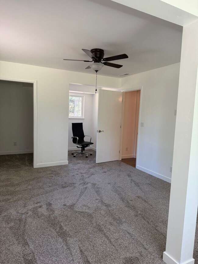 Building Photo - Pioneer Duplex with MOST UTILITIES PAID!