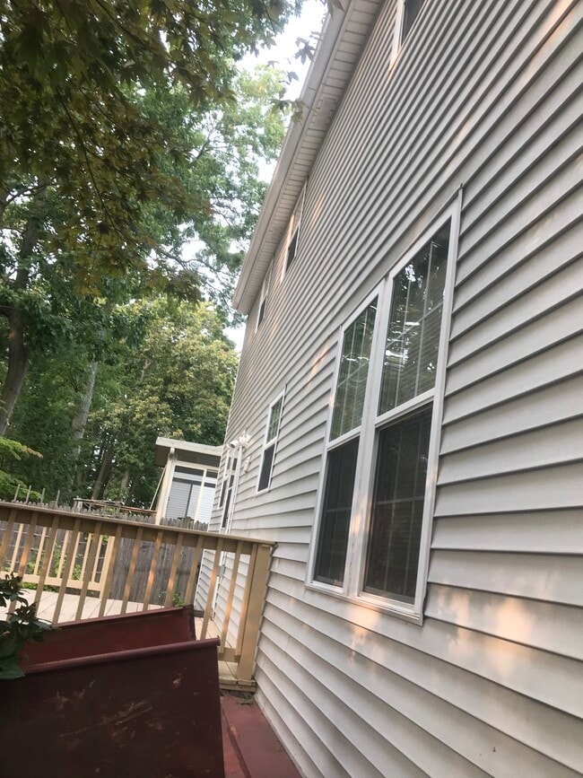 Building Photo - 16 Bowstring Way