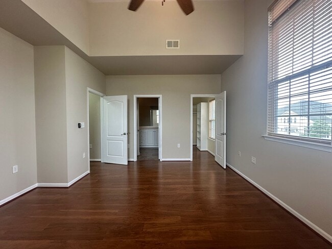 Building Photo - Beautiful townhouse style condo in Ridgely...