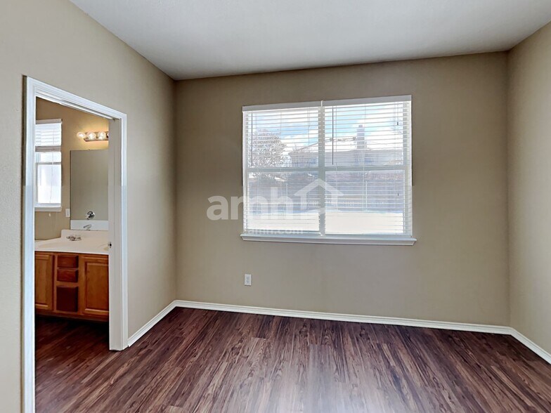 Building Photo - 8516 Rainy Lake Dr