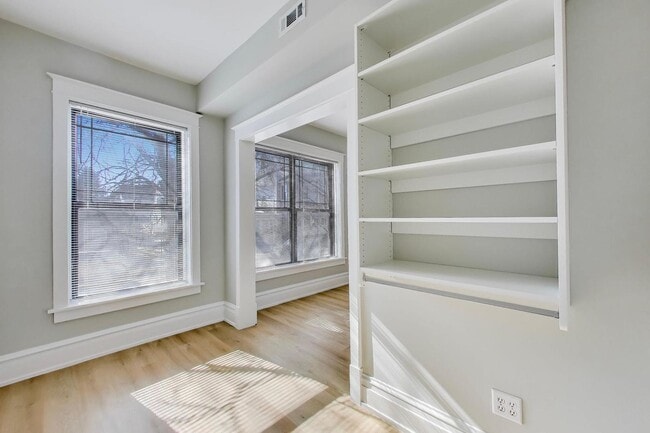 Building Photo - 2114 W Byron St