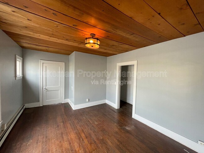 Building Photo - 428 S Westnedge Ave