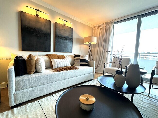 Building Photo - 5555 Collins Ave