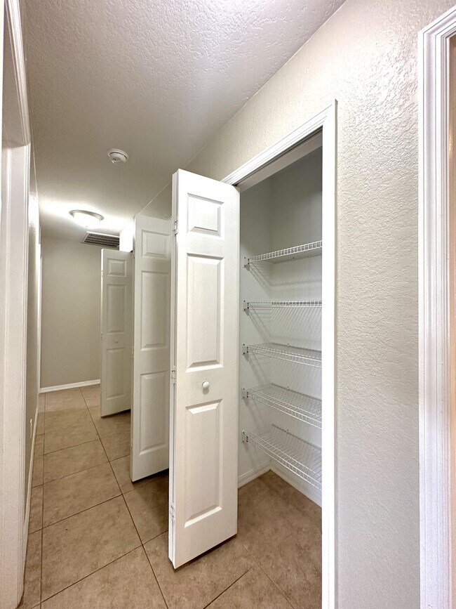 Building Photo - 2931 NW 9th Terrace