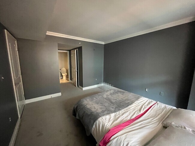 Building Photo - UPDATED Modern 1BR at The Artisan | Downto...