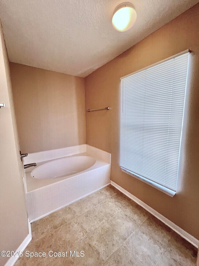 Building Photo - 441 Loxley Ct