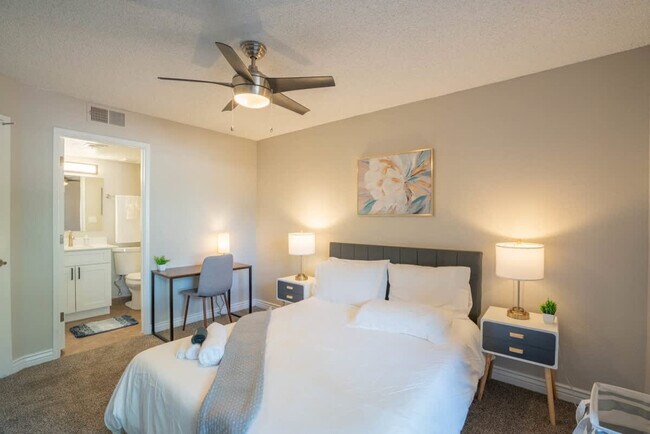 Building Photo - 8550 E McDowell Rd