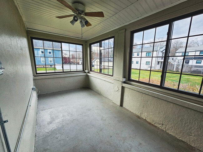 Building Photo - 581 Center St