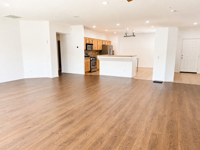 Building Photo - 952 Mira Grande