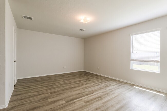 Building Photo - 18409 Hillwood Ln