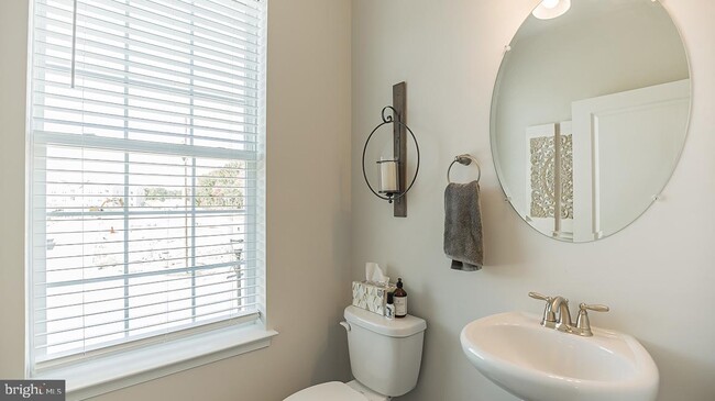 powder room - 1108 Meadowlark Dr