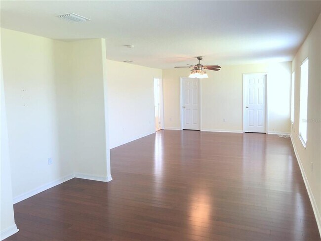 Building Photo - 8826 Royal Enclave Blvd