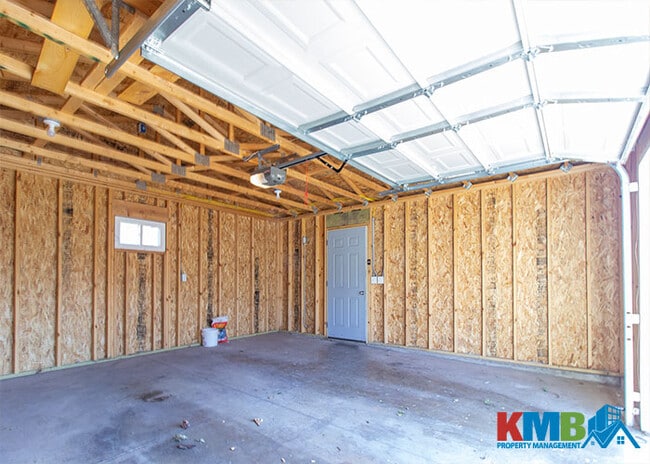 Building Photo - 839 14th St NE