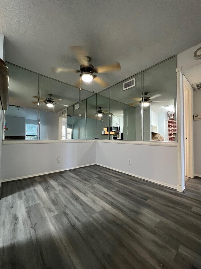 Building Photo - 10047 Westpark Dr