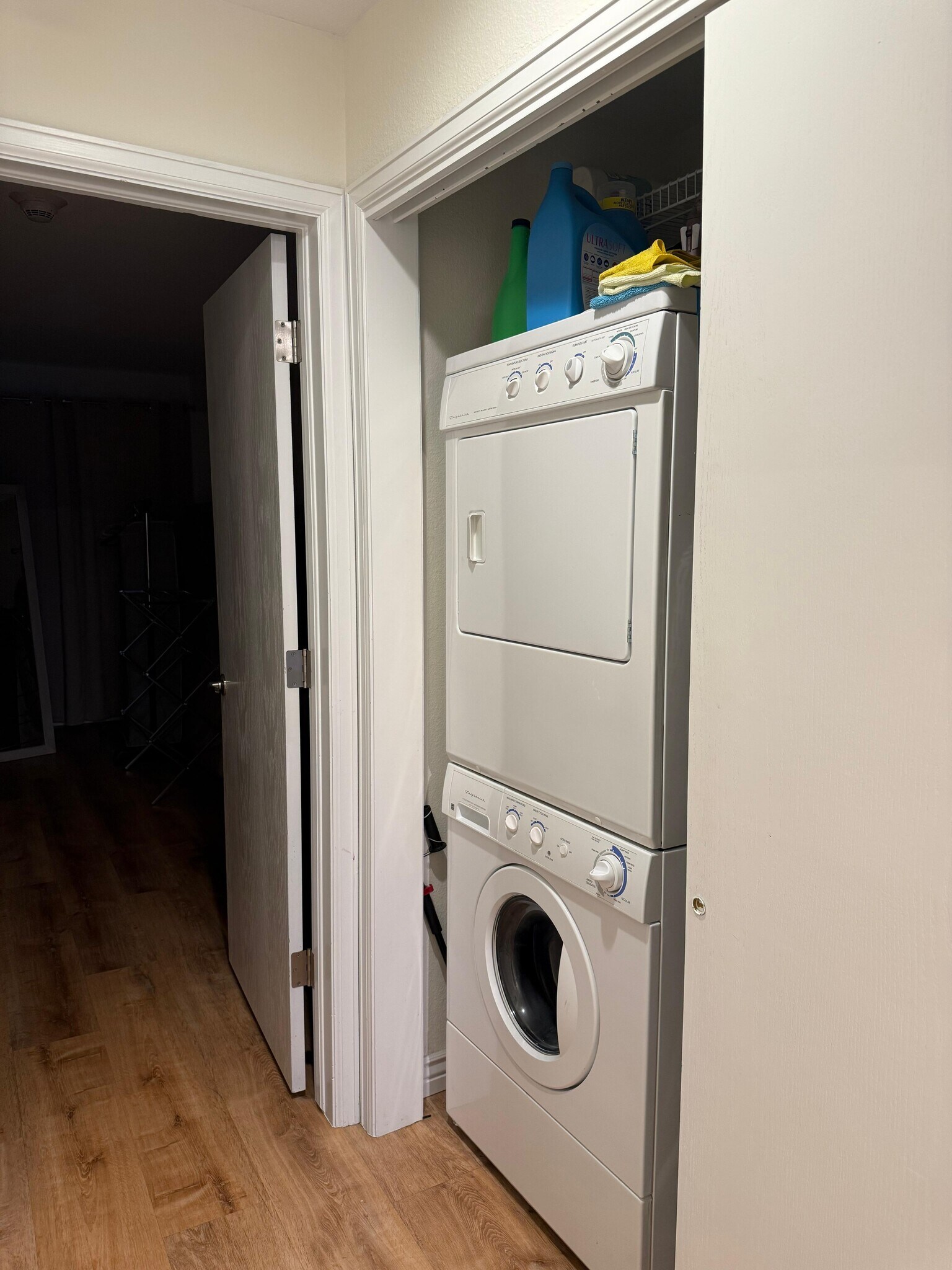 Building Photo - 137 Benchmark Rd