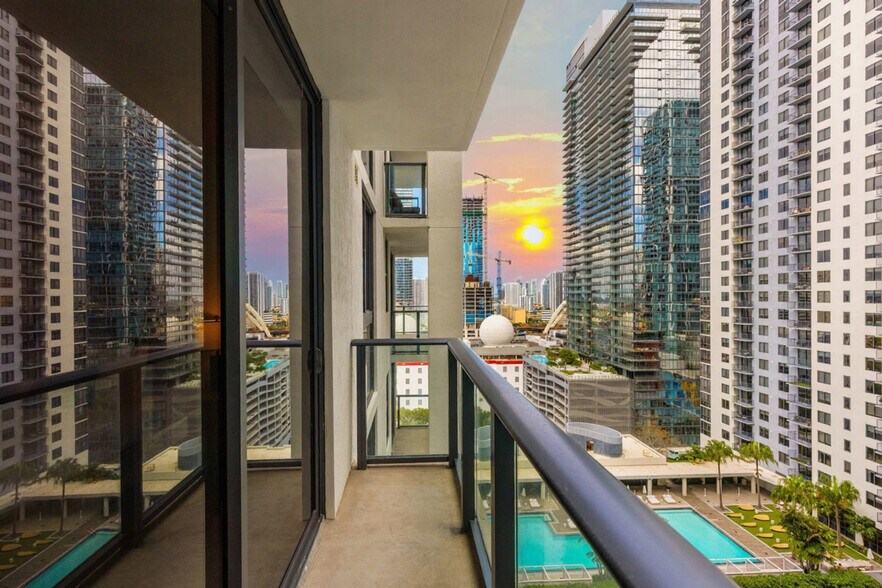 Building Photo - 11 NE 6th St