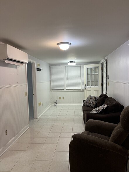 Living area - 8 Highland Ave