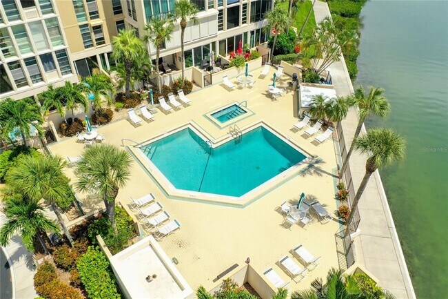 Building Photo - 7400 Sun Island Dr S