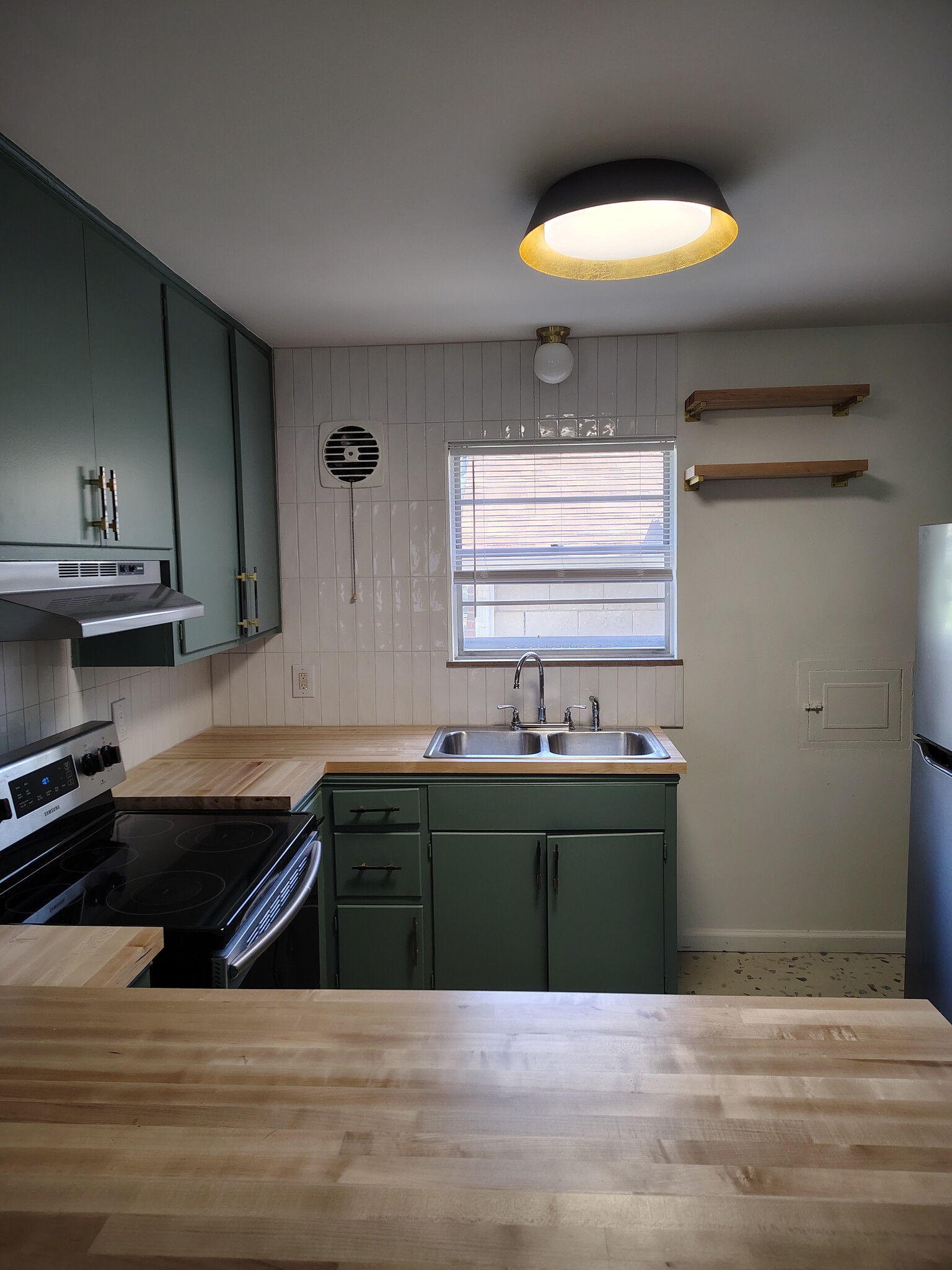 Building Photo - 1651 W 57th St
