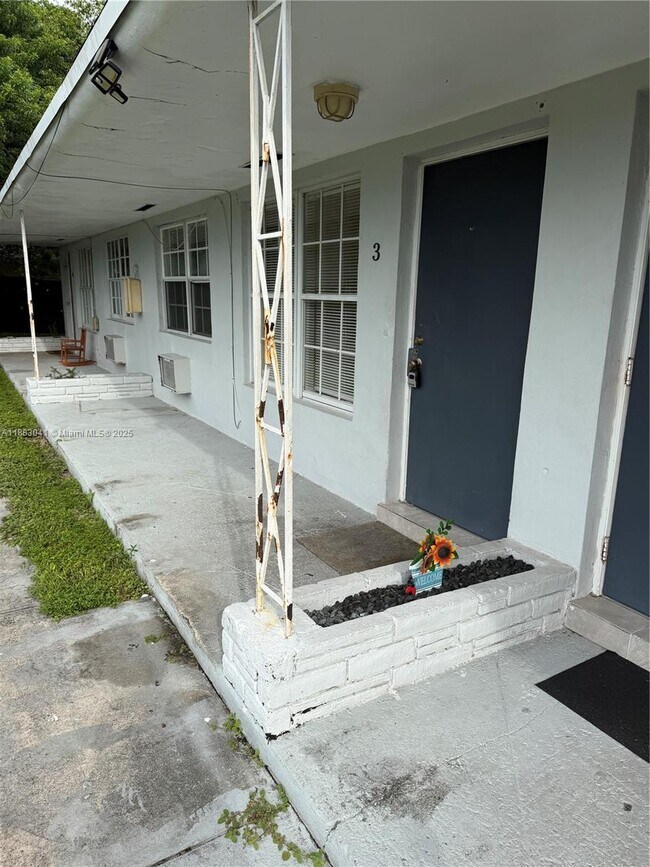 Primary Photo - 16020 NE 19th Ct