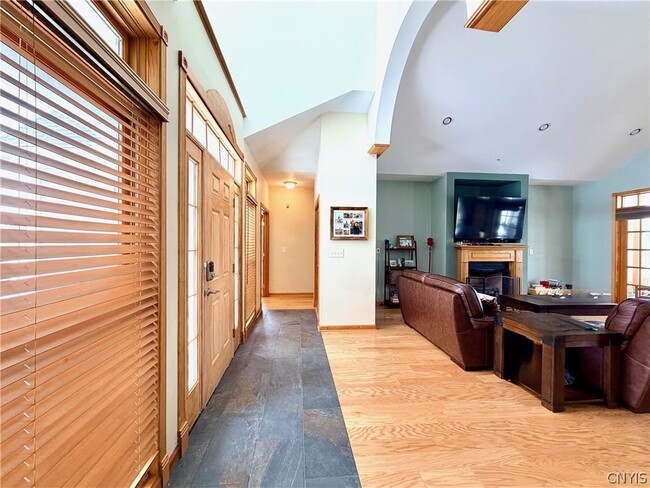 Building Photo - 1018 W State Rd