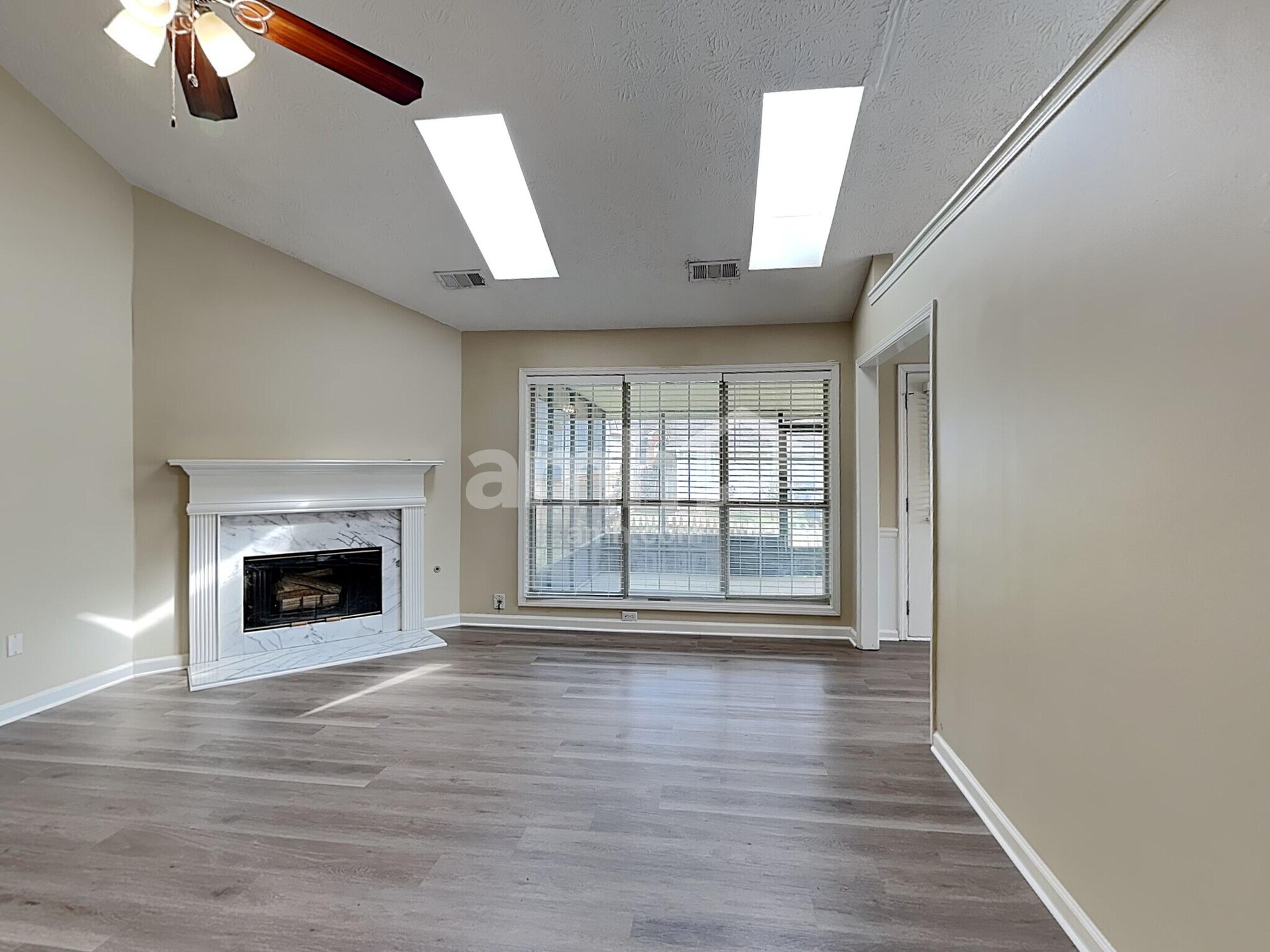 Building Photo - 2880 Camelot Woods Dr