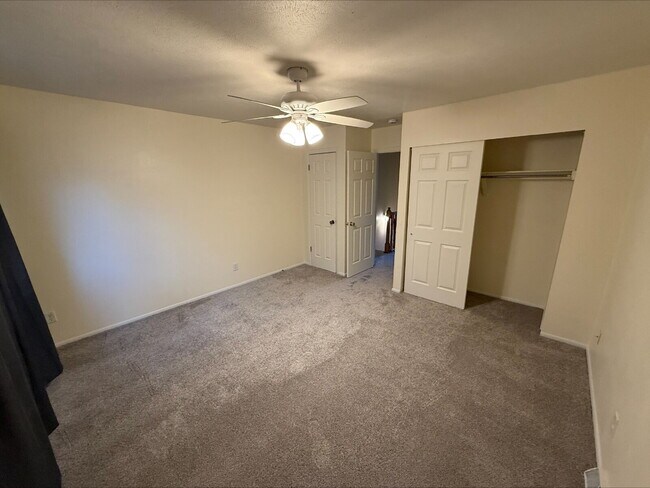 Building Photo - "Charming 2-Bed, 2.5-Bath Condo Retreat in Broomfield – Your Cozy 900 Sq Ft Haven Awaits!"