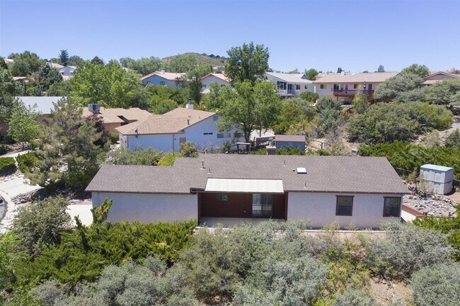 Building Photo - Home in Cliff Rose!