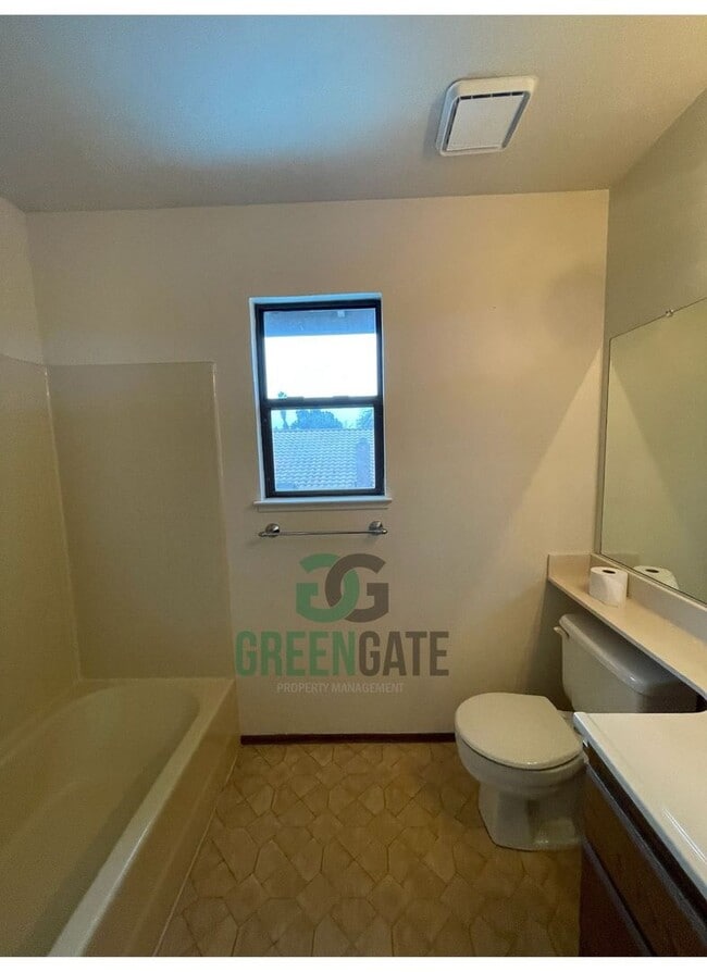 Building Photo - Beautiful 3 bedroom 2.5 Bath home READY NOW in MODESTO!! With POOL!!