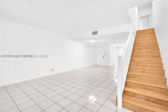Building Photo - 800 Sorrento Dr