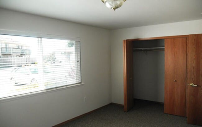 Building Photo - 2375 Bates Ln