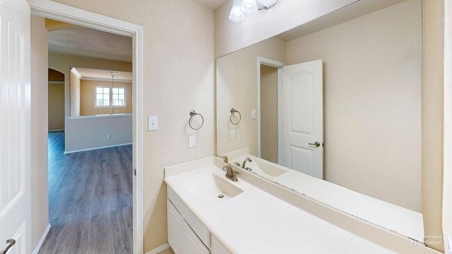 Building Photo - 400 Plum Ct