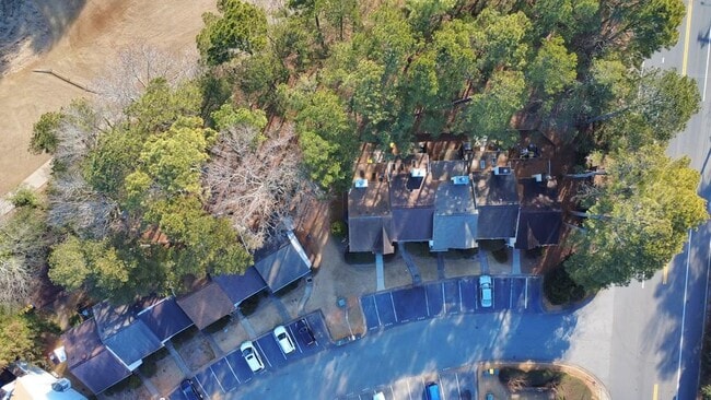 Building Photo - 2045 Fairways Ct