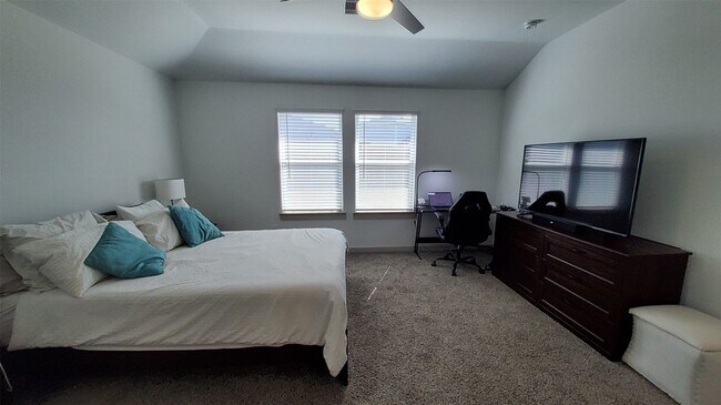 Building Photo - 4011 Itzle Is Ct