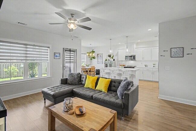 Building Photo - 303 Alder Pass
