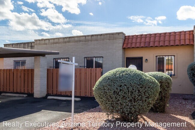 Building Photo - 3 br, 2 bath House - 835 S. Pantano Parkway