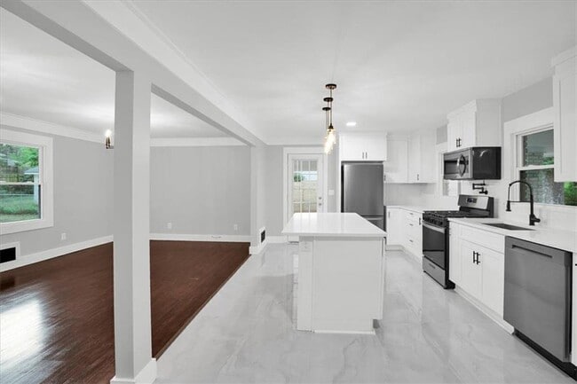 Building Photo - 2271 Cresta Dr