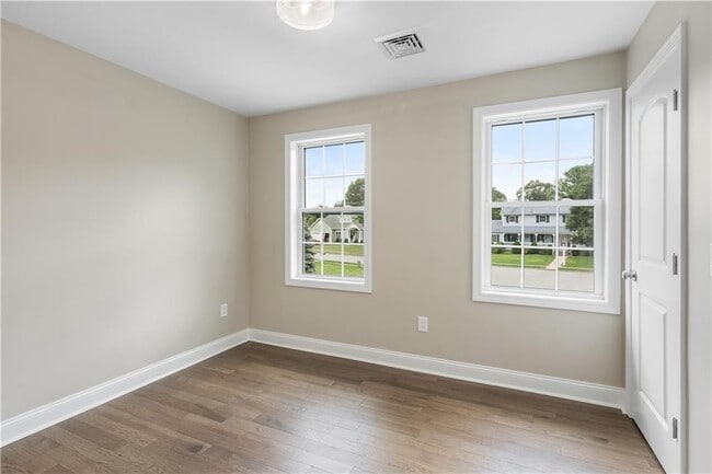 Building Photo - 8 Seabreeze Terrace