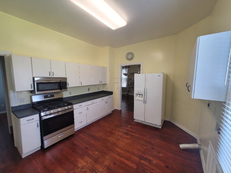 Building Photo - 2201 Ekin Ave