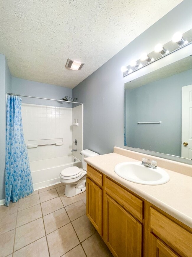 Building Photo - 4740 Kelvington Dr