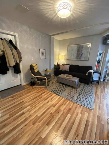 Building Photo - 28 Fleet St