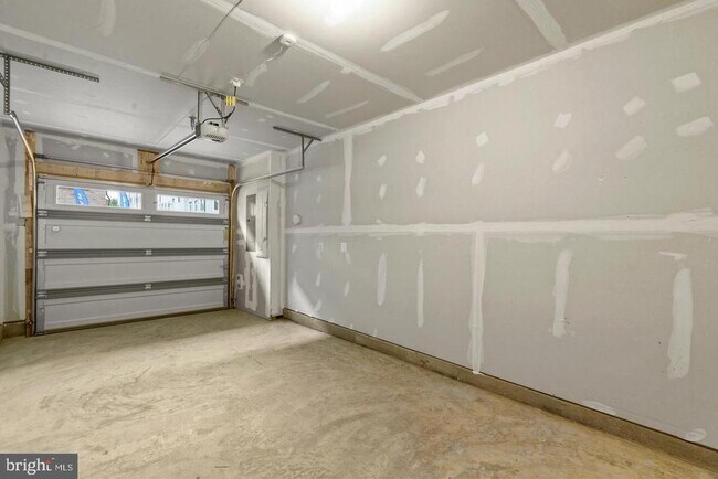 Building Photo - 2400 Stella Pl