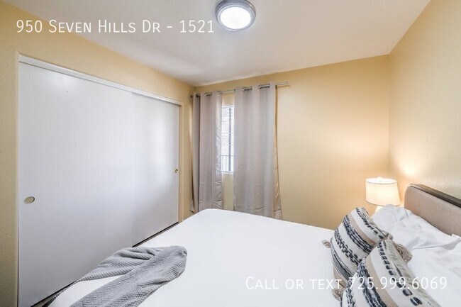 Building Photo - 950 Seven Hills Dr