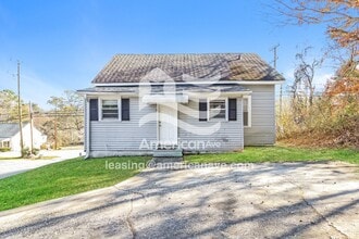 Building Photo - 693 Arlington Rd