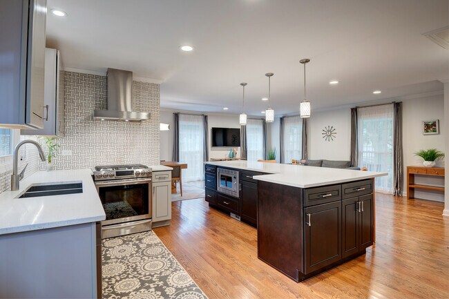 Building Photo - 3825 Brett Ln