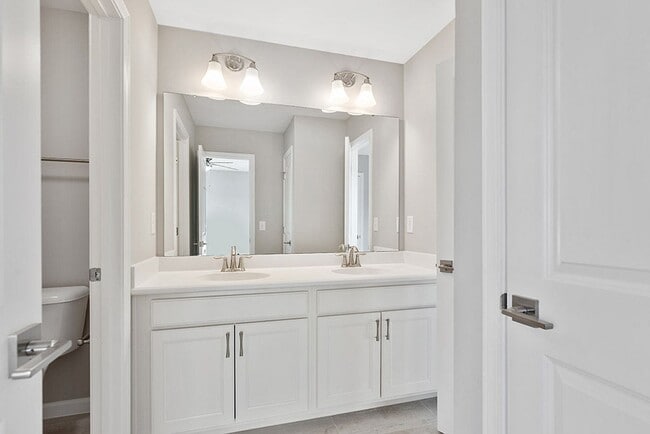 Building Photo - Great corner lot in Austin Creek with Fenced in Yard!