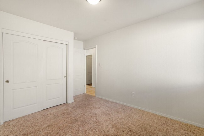 Building Photo - 4BR Home for Rent + Office/Bonus Room | Rio Rancho SE | 2-Car Garage | Large Yard