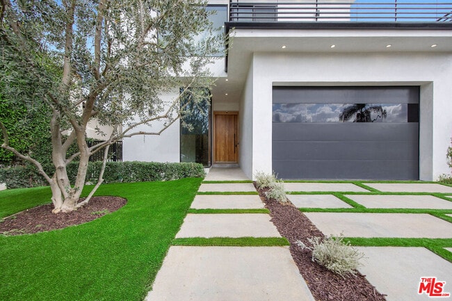 Building Photo - 444 Laurel Ave