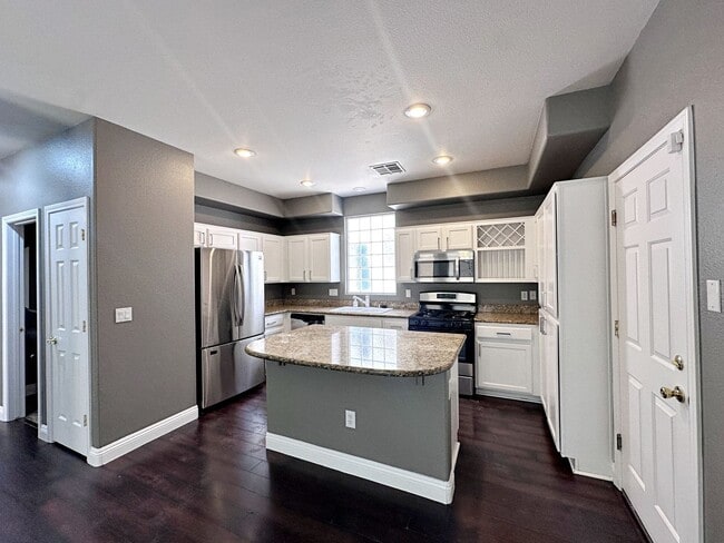 Building Photo - 10076 Bright Charisma Ct