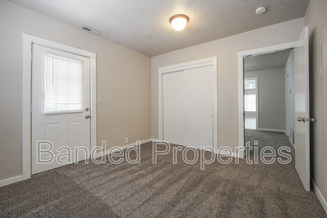 Building Photo - 276 W 700 N